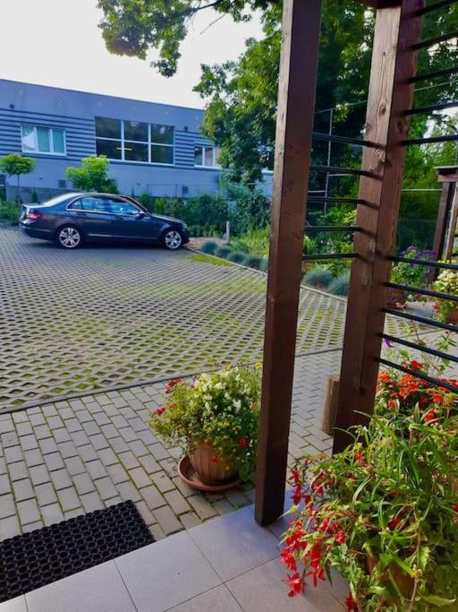 Urocze Mieszkanie 1 Z Parkingiem Катовице Экстерьер фото